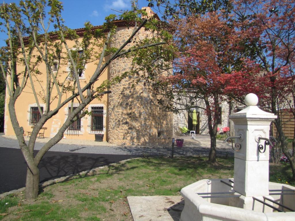针城堡酒店 Saint-Rémy-de-Chargnat 外观 照片