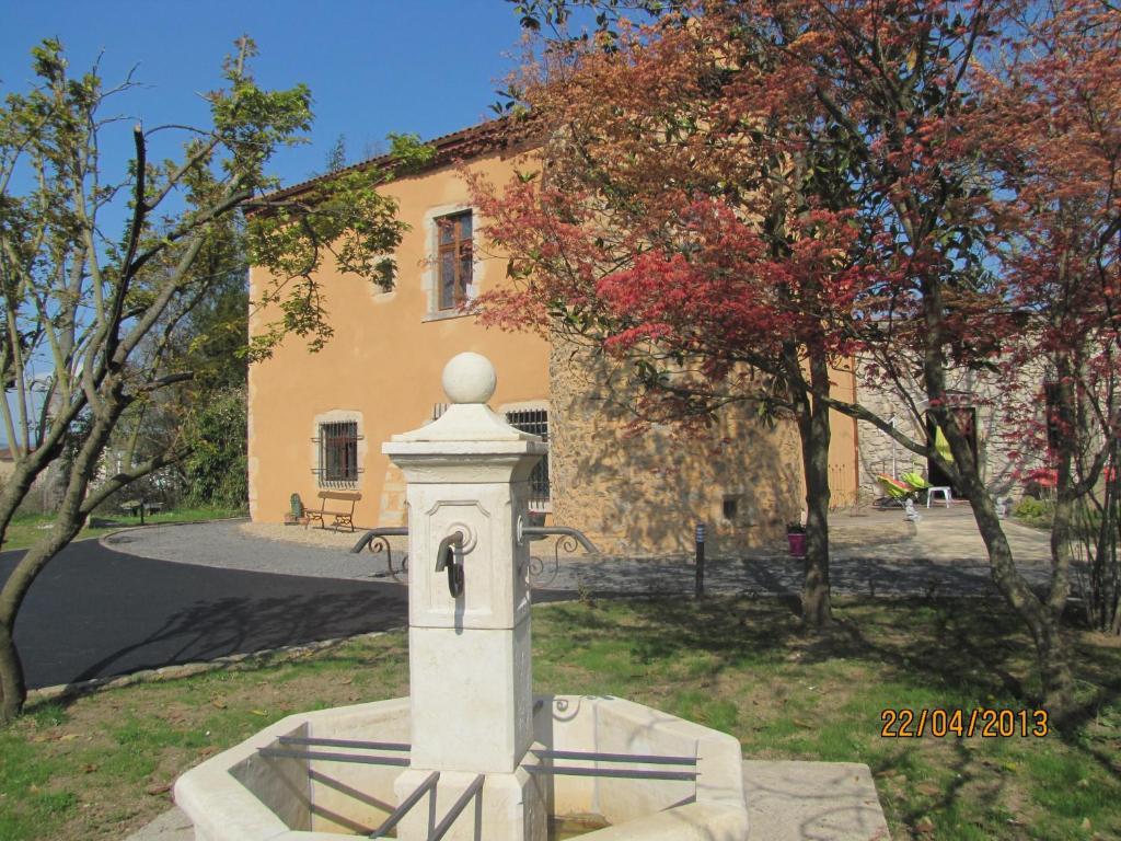 针城堡酒店 Saint-Rémy-de-Chargnat 外观 照片